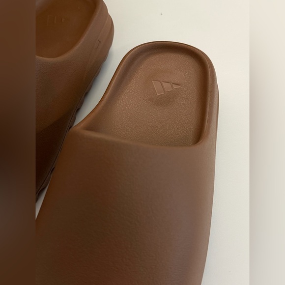 Adidas YZY Brown Foam Slides – New in Box - Picture 8 of 8